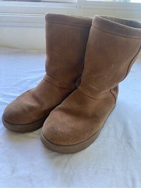UGG Chestnut Suede Classic Short Boots